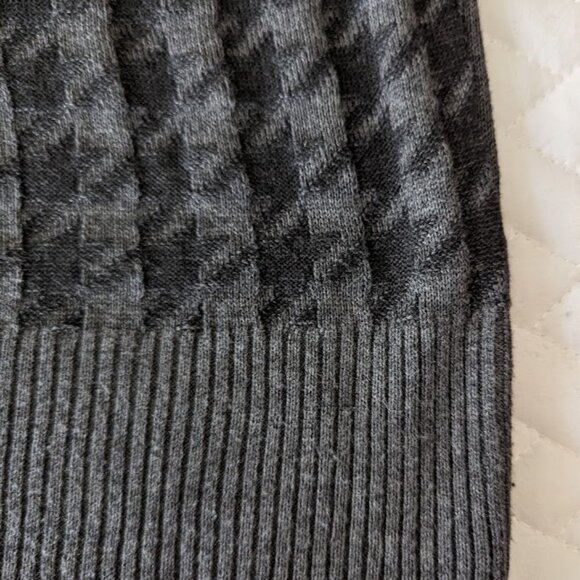 Point Zero Couture Houndstooth V-Neck Sweater in Men's XL - Picture 5 of 7